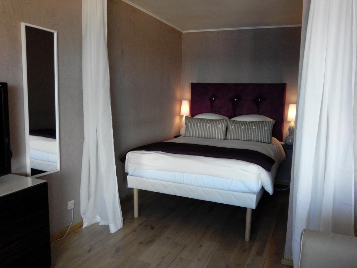 بوزولي Monaco Hilltop Suites الغرفة الصورة