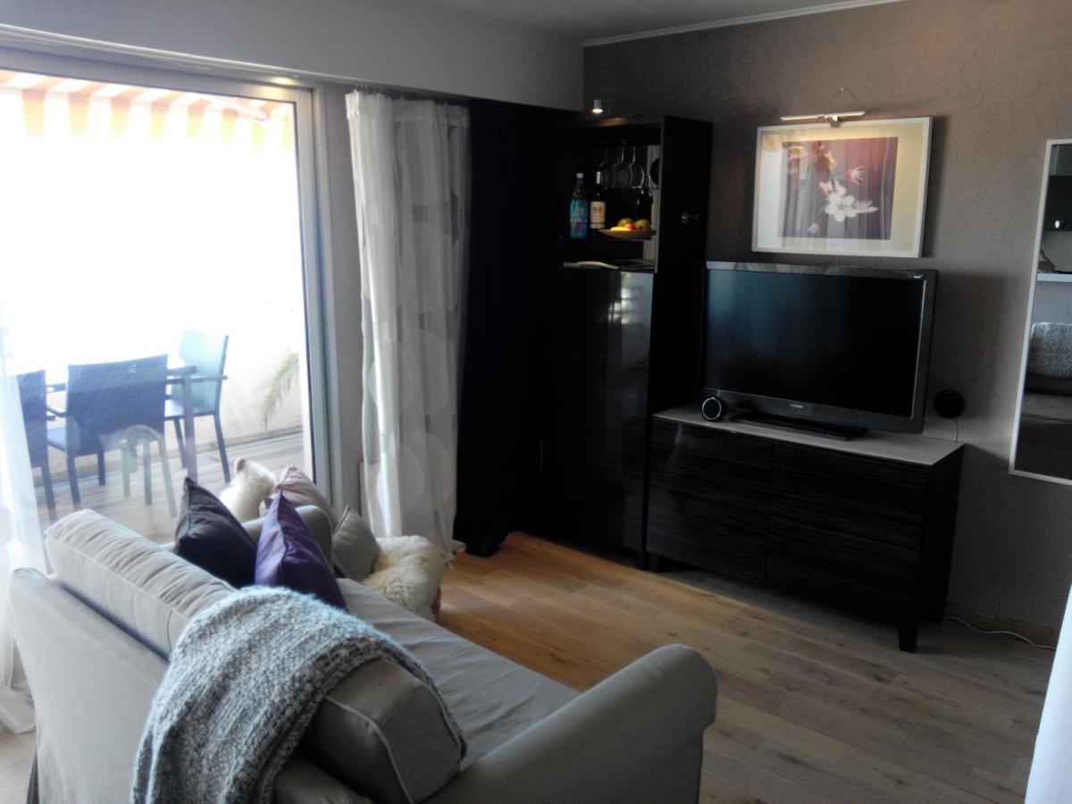 بوزولي Monaco Hilltop Suites الغرفة الصورة